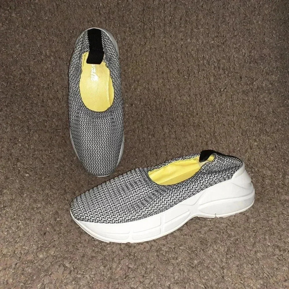 L'INTERVALLE-MONTREAL-Handmade Knit Sneaker-Black/White/Yellow-Sz 40-Near Mint - Picture 1 of 7